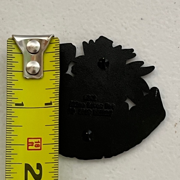 Alice In Wonderland Loves Her Pot Pin Brooch Disney Fan Art - Picture 8 of 8